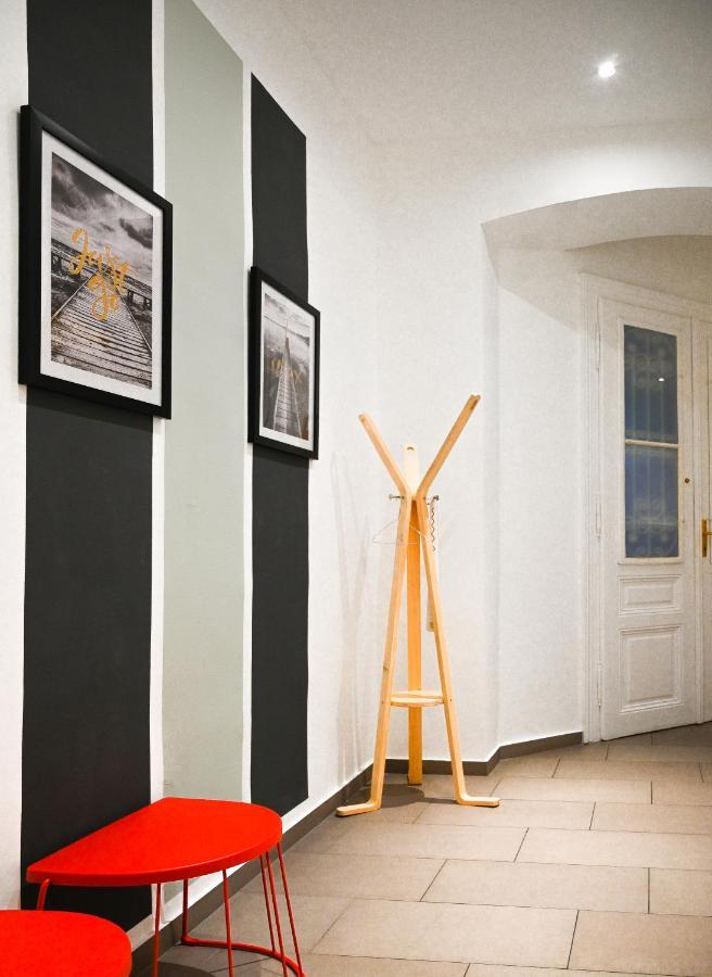 Modern Apartment Wiener Stadthalle Exterior photo